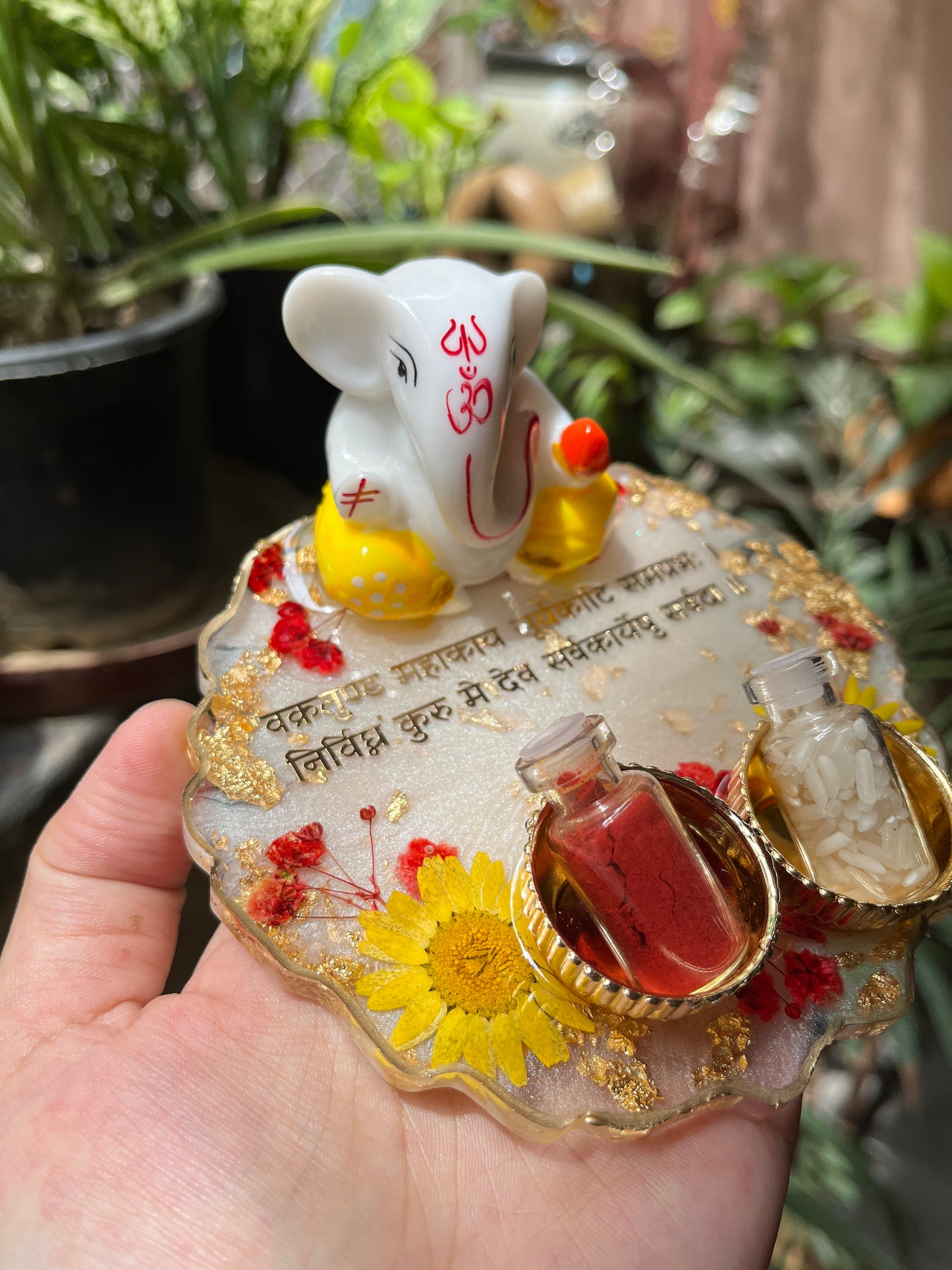 Petite Floral Ganesha Platter - Pearl White