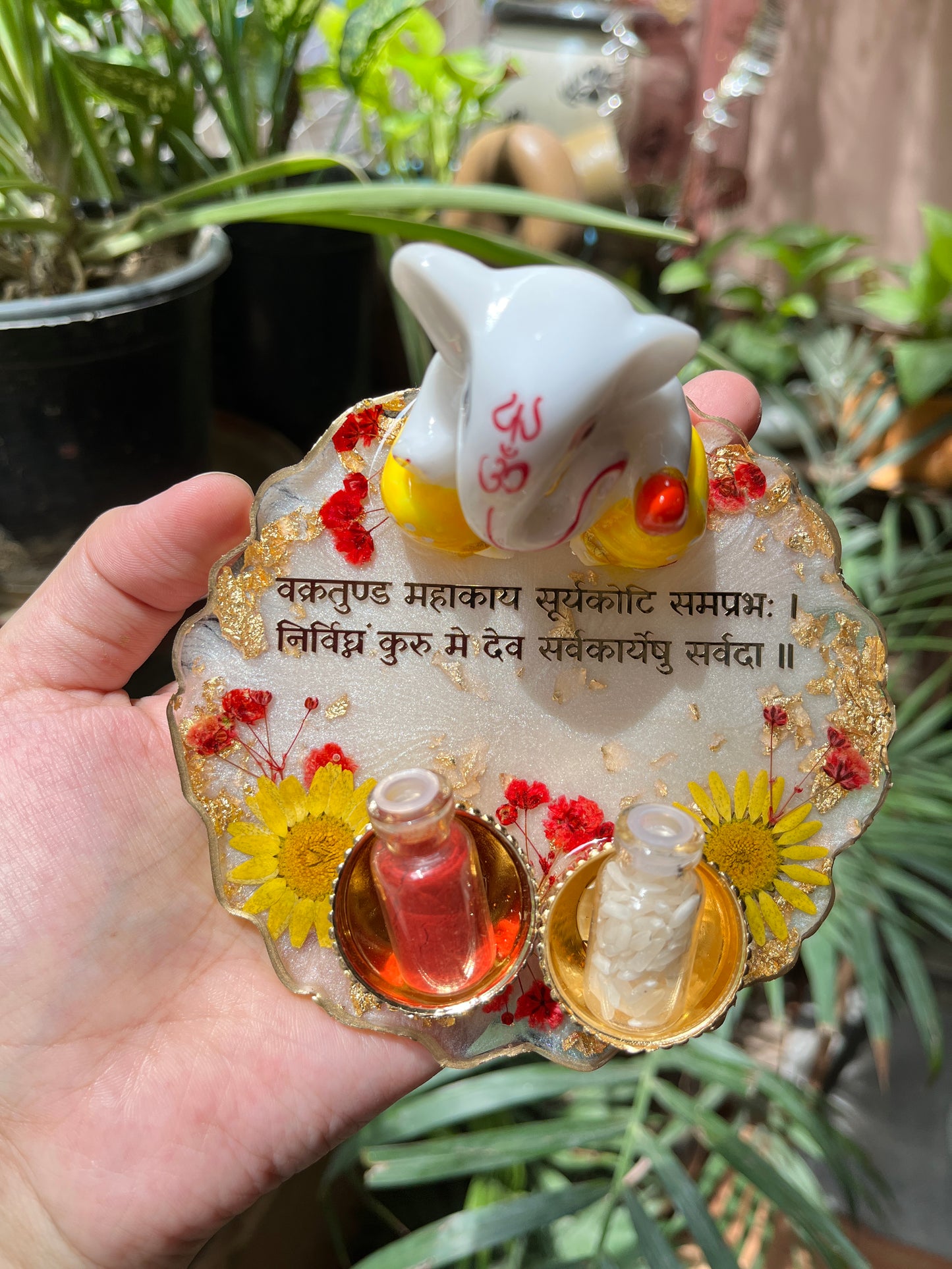 Petite Floral Ganesha Platter - Pearl White