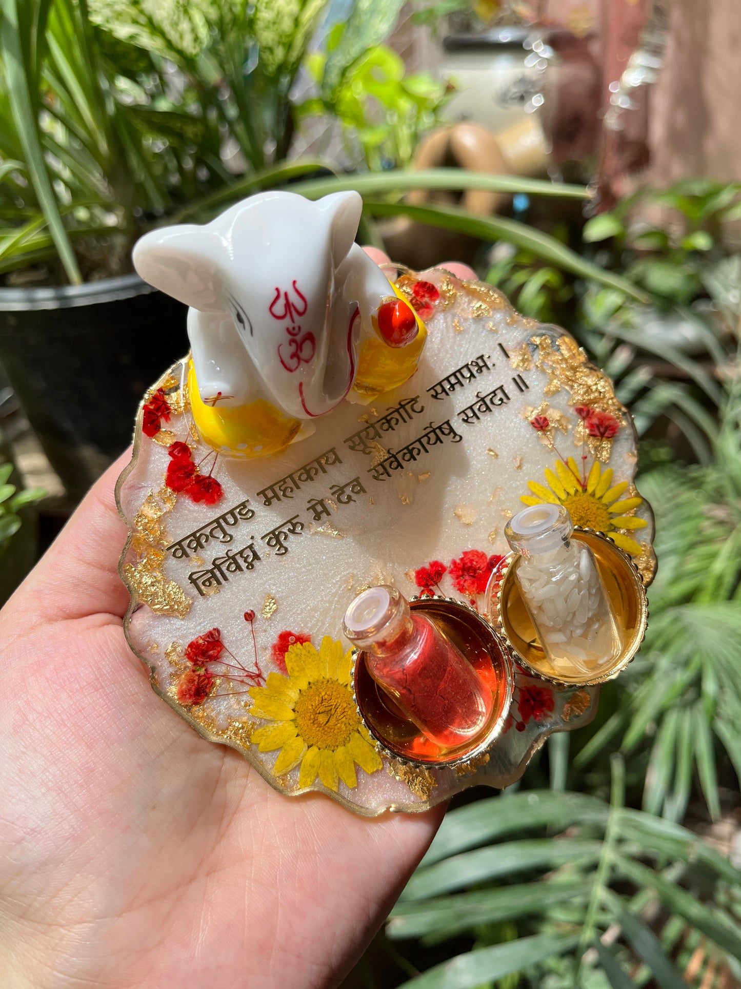 Petite Floral Ganesha Platter - Pearl White