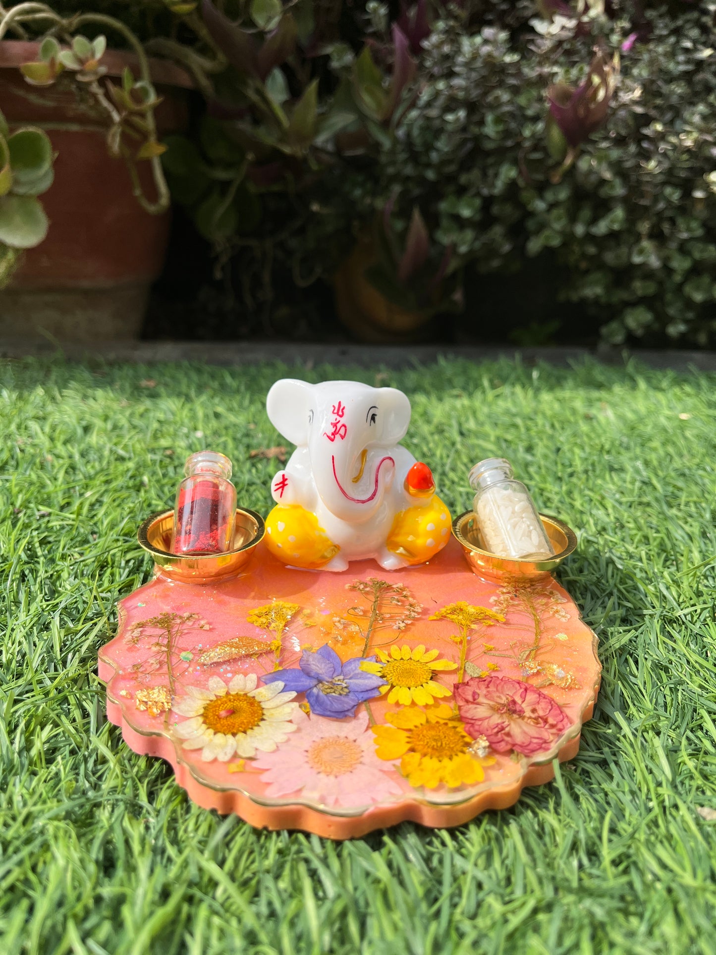 Petite Floral Ganesha Platter - Peach Gardenia