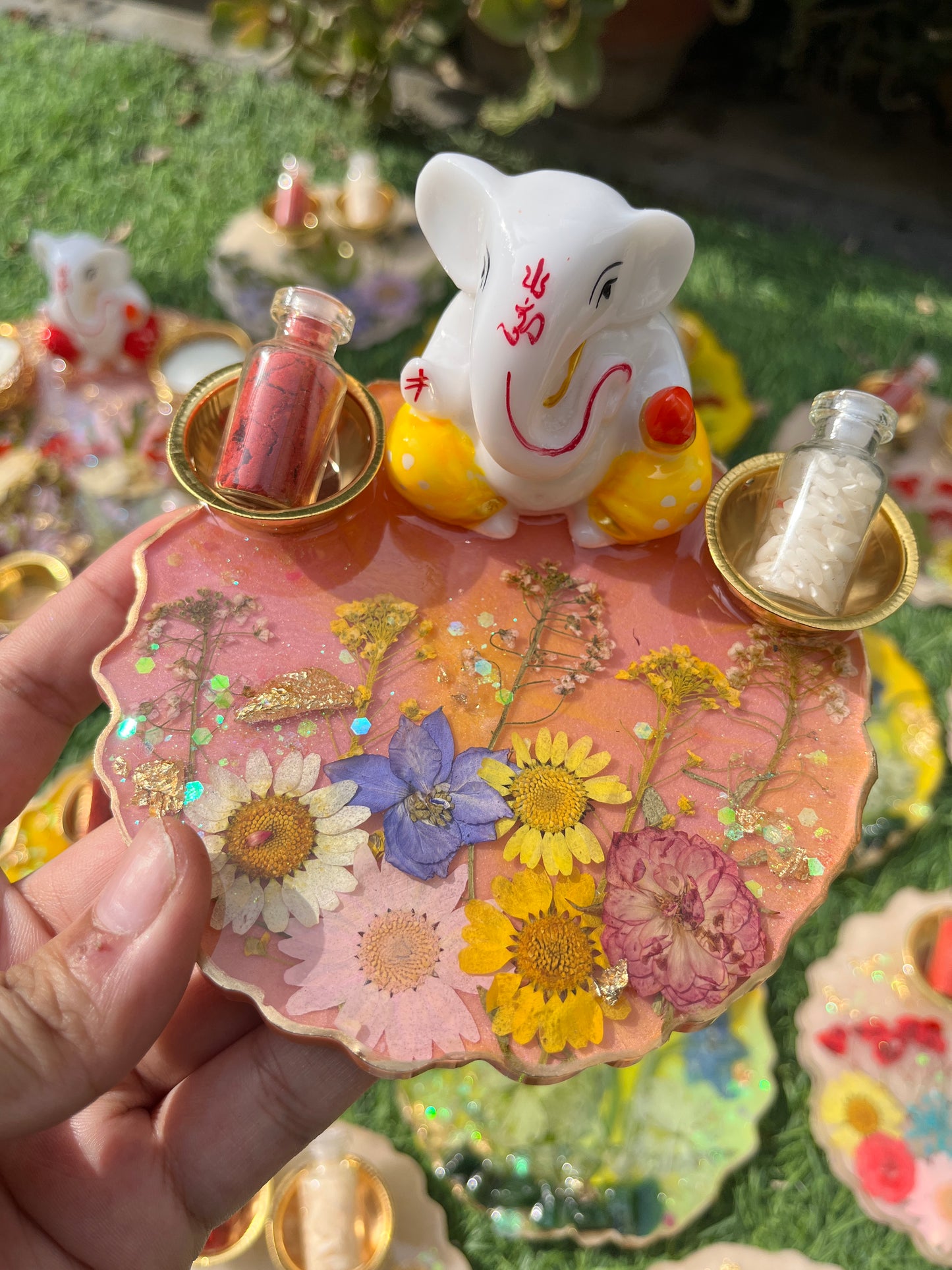 Petite Floral Ganesha Platter - Peach Gardenia